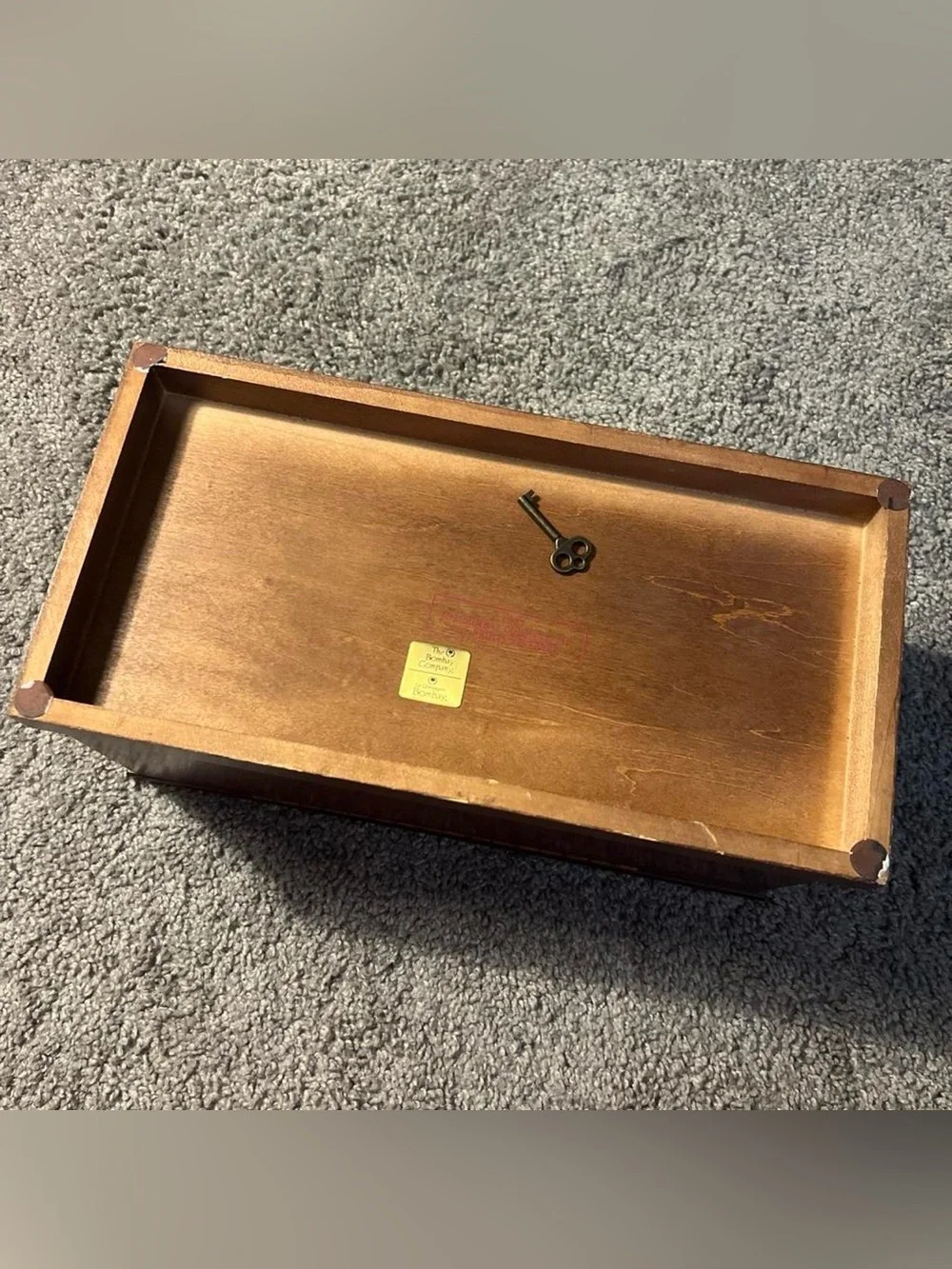 Vintage 1992 The Bombay Company Mahogany Jewelry Chest w/ original skeleton key